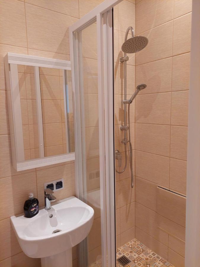 Cosy One Seperate Bedroom Apartment In City Center, Perfect For Family Trip. Riga Eksteriør billede