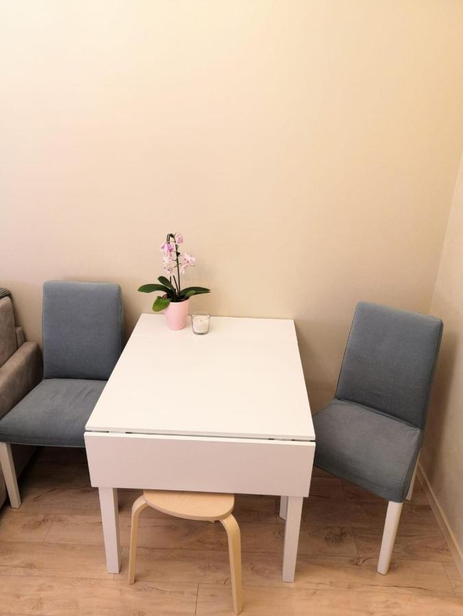 Cosy One Seperate Bedroom Apartment In City Center, Perfect For Family Trip. Riga Eksteriør billede